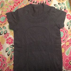 Lulu “Swiftly Tech” t-shirt